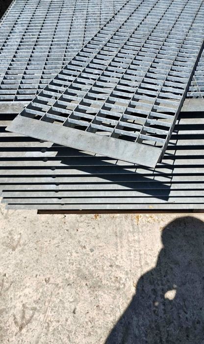 Trepte zincate 879x386