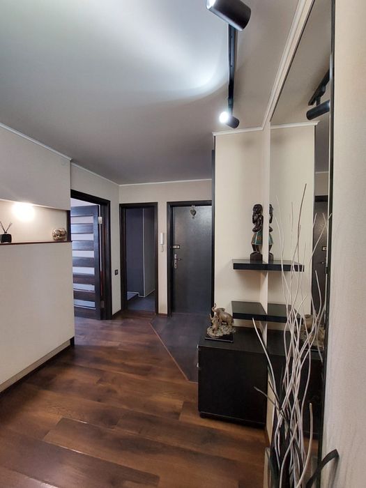 Продам 3 комн квартиру район Достык Молл