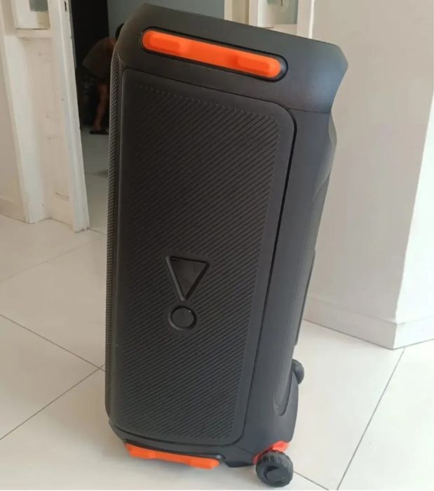 Vând boxa JBL PartyBox 710