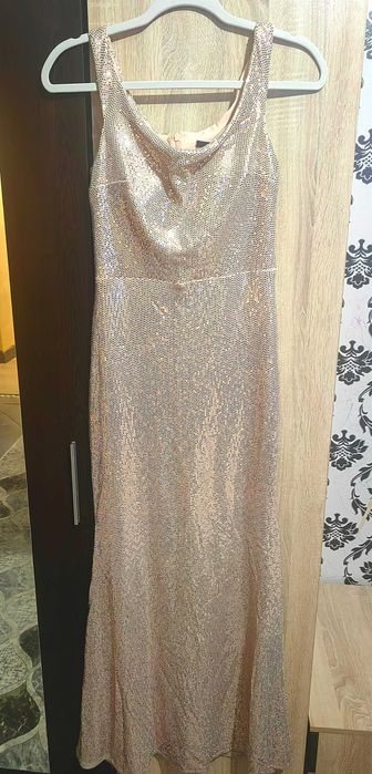 Официална рокля.