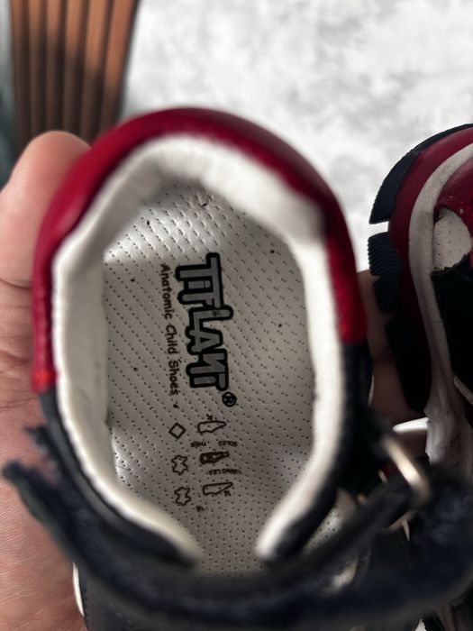 Продам сандали Tiflani