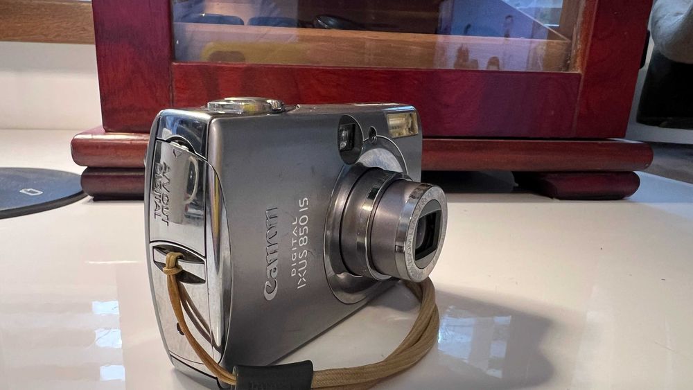 Aparat foto digital Canon IXUS 850 IS 7.1 MP argintiu - funcțional