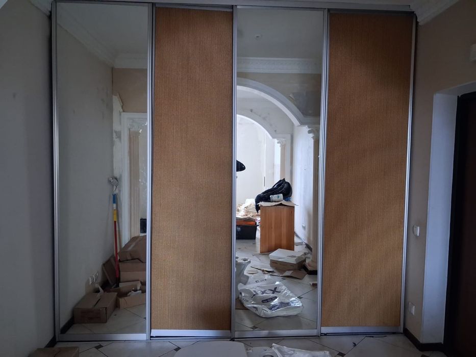 Шкаф для прихожей большая