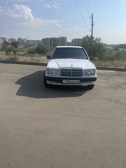 Mersedes w 190 белый механика