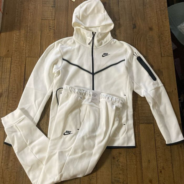 Оригинален Nike tech fleece екип M Бял/ Горнище + долнище