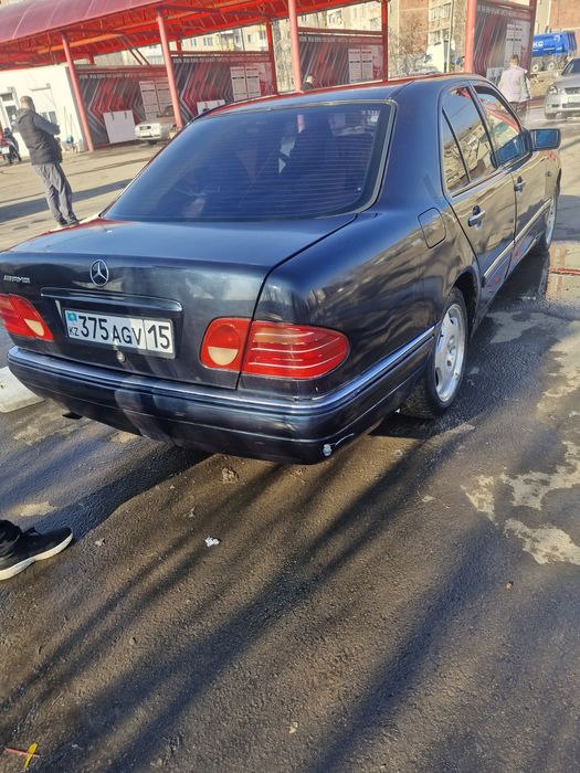 Продам мерседес 210