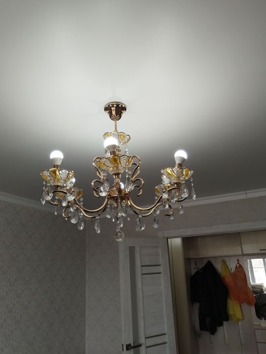 Продам люстру 6 рожковую