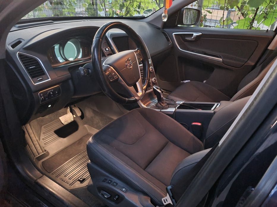 Volvo Xc60 D4 automat 8 trepte webasto, bliss, distronic, euro6, LED, memorii, parbriz încălzit , revizii facute