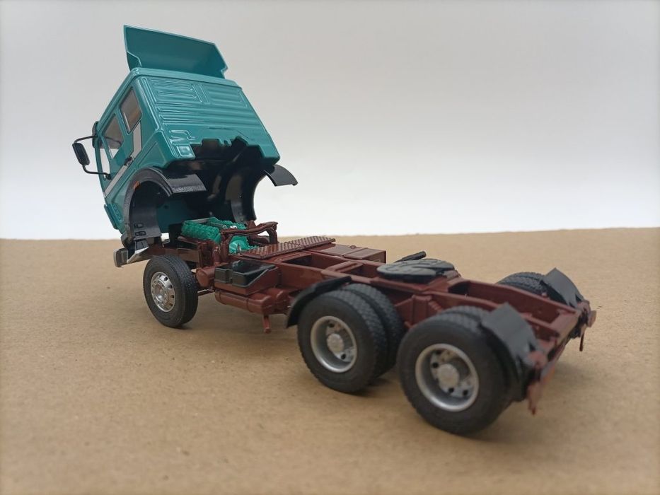 Mercedes Benz ng2232  тягач модель в масштабе 1:43