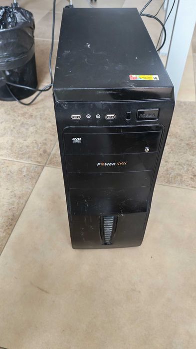 Продавам настолен компютър