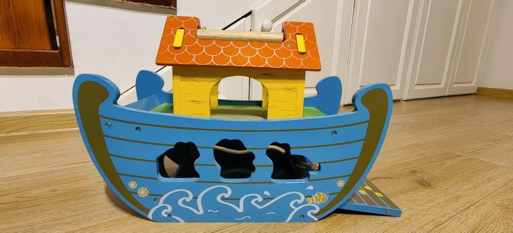 Arca lui Noe din lemn