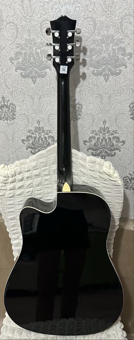 Акустическая гитара