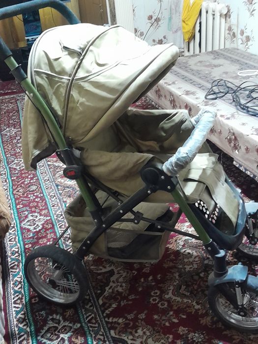 Bolalar kalyaskasi sotiladi