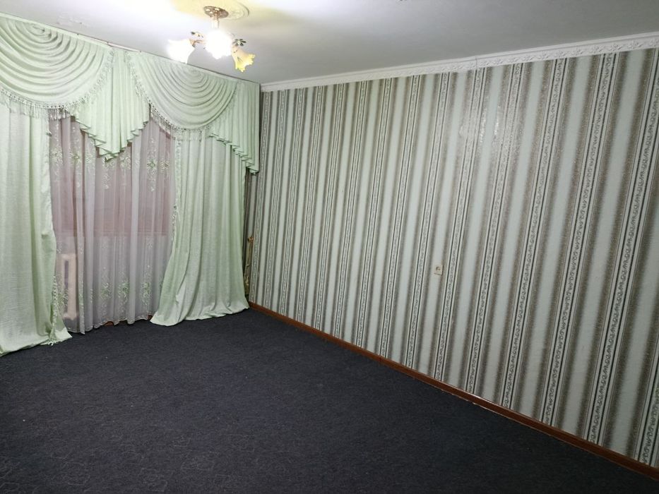 Navoiy sh. Shodlik ko'chadan 2 xona 3 xona qilingan kvartira sotiladi.