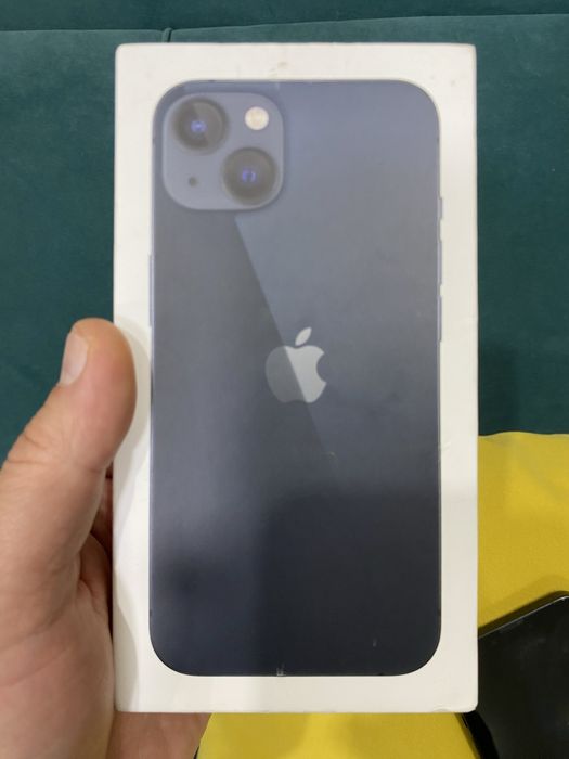 Продам Айфон 13