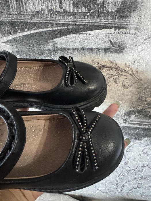 Детские черные туфли