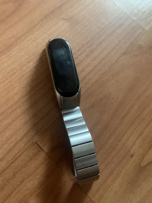 Часы xiaomimi bend 4