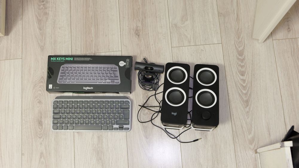 Setup Periferice Logitech Premium: Tastatura MX Keys Mini + Webcam Brio 500 + Boxe Z200