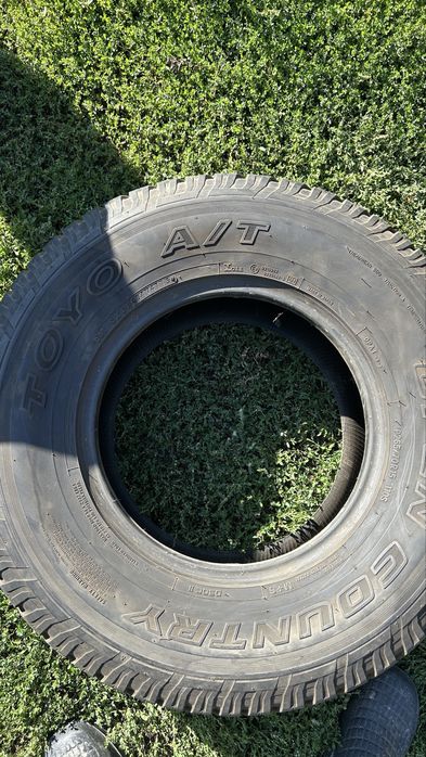 Продам 2 шины от Паджеро