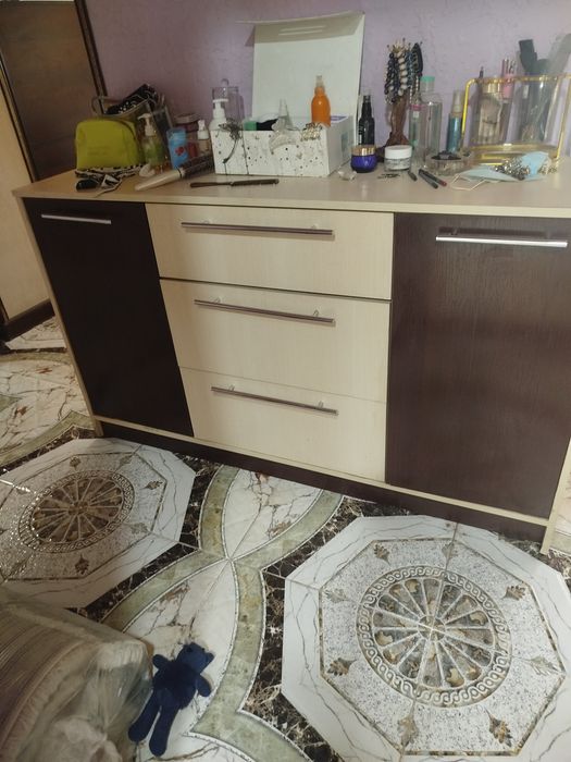 Комод с ящиками и шкафчиками, вместительный