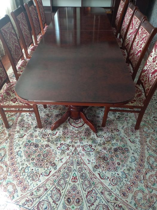 Стол со стульями