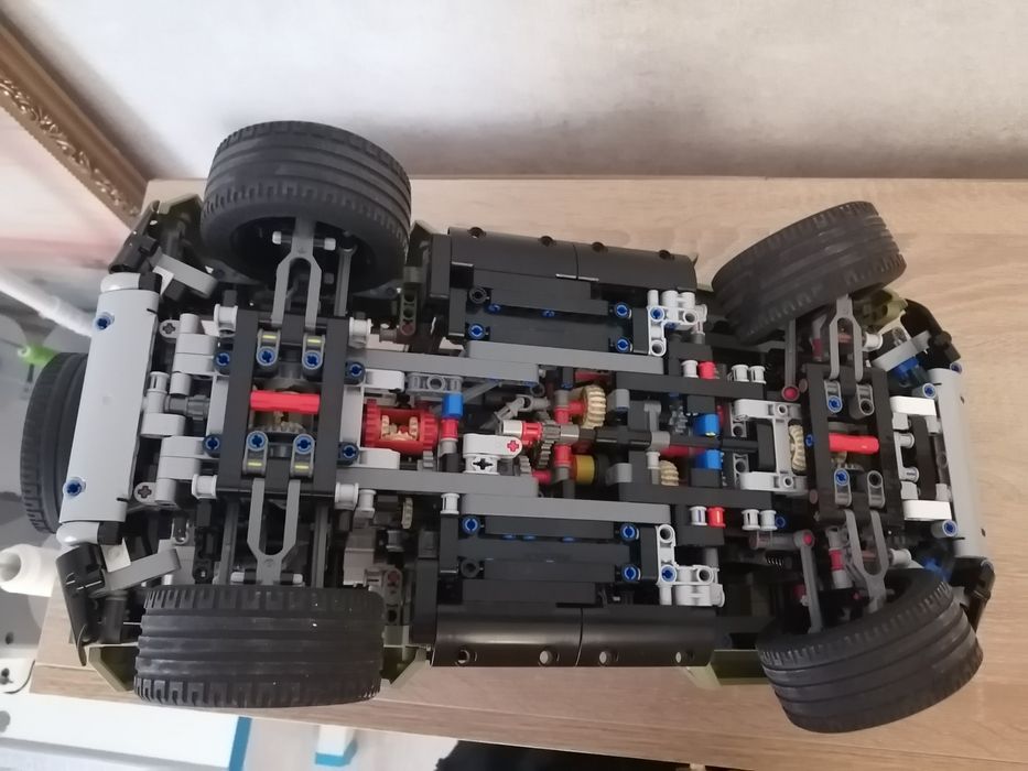 Lego technic Landrover Defender 42110