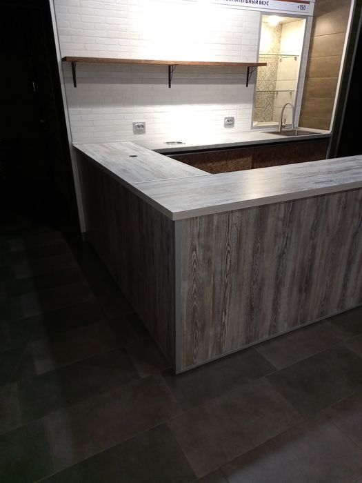 Барная зона новая.