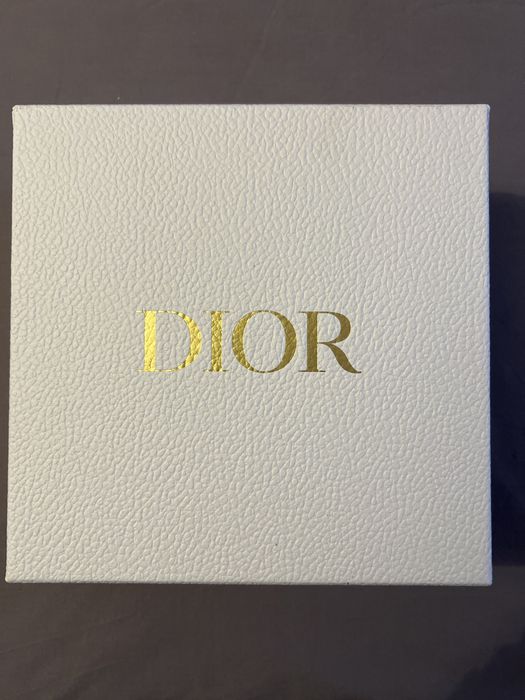 Подарочная коробка