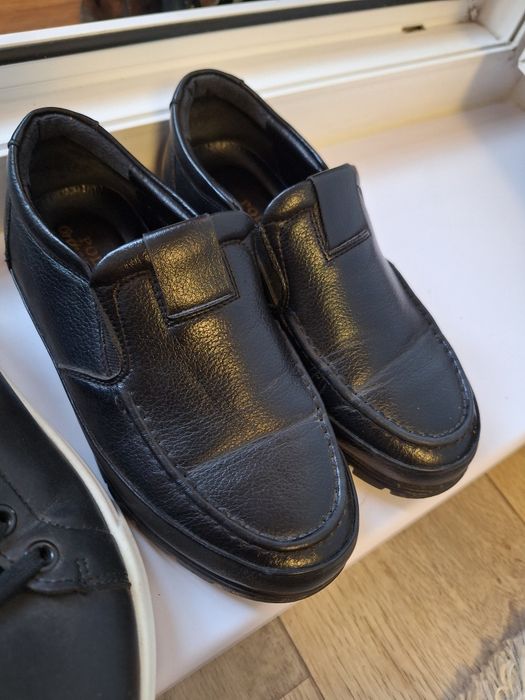 Продам школьную обувь на мальчика