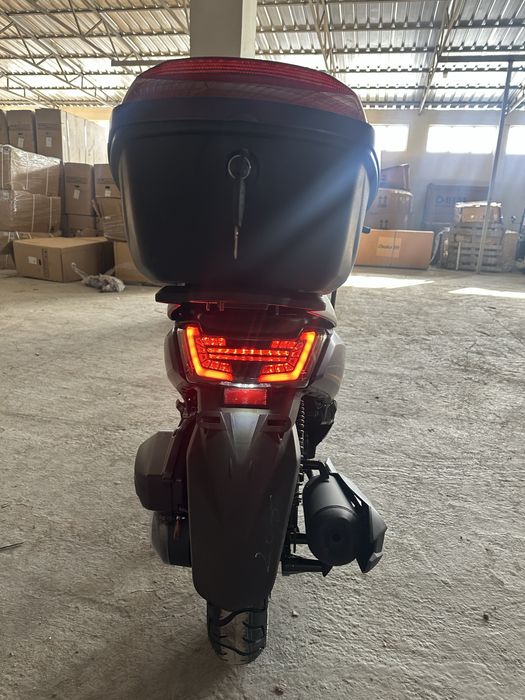 TEZZA N-MAX EFI 150 куб.— бензиновый скутер
