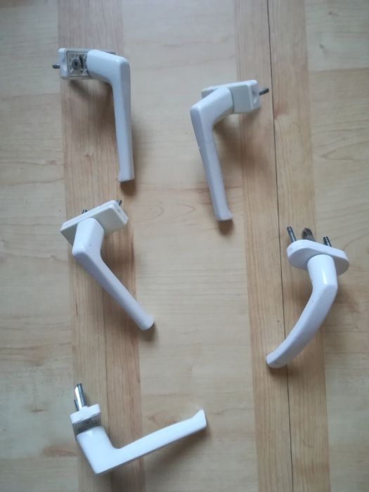 Продавам употребявани алум. дръжки за прозорец 10лв/бр