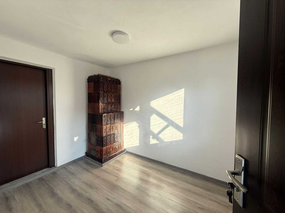 Casă individuală cu garaj și curte în Sector 5