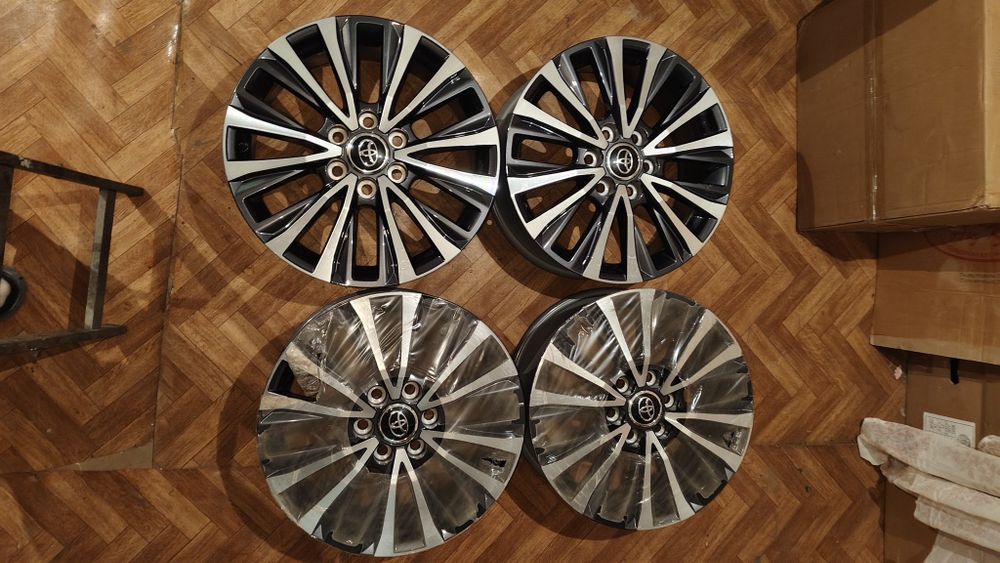 Тойота300 20е оригинал. Новые.