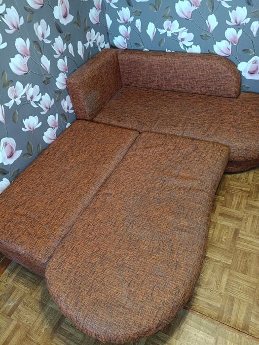 Продам угловой диван б/у
