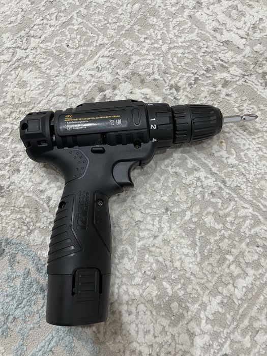 Шуруповерт новый