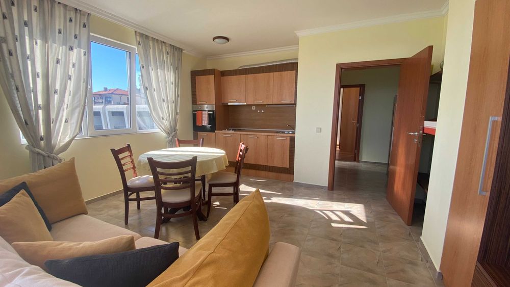 Тристаен апартамент с фронтална гледка към морето в Царево