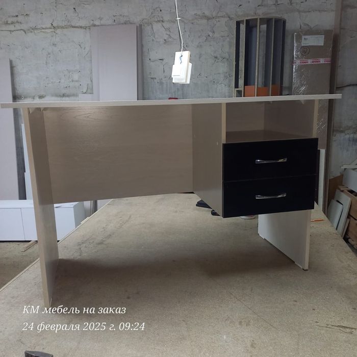 Стол тумбовый ящики