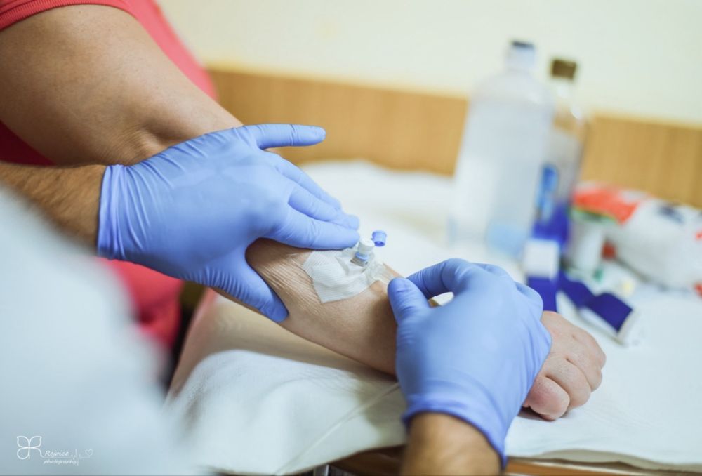 PFA Asistent medical cu experiență administrez Perfuzii, injecții, pansamente, montări sonde etc. la DOMICILIU