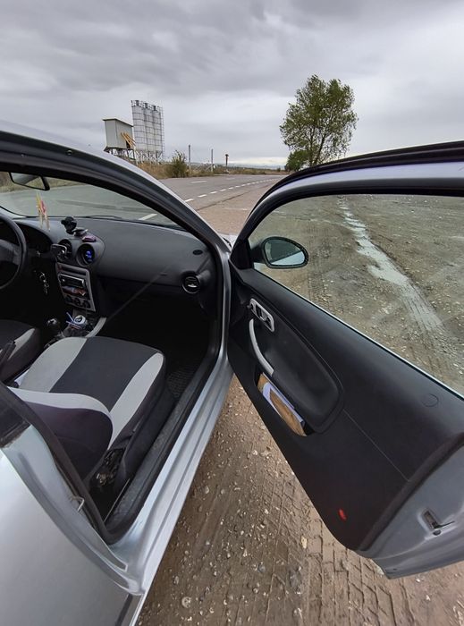 Vand sau schimb seat  ibiza 2006