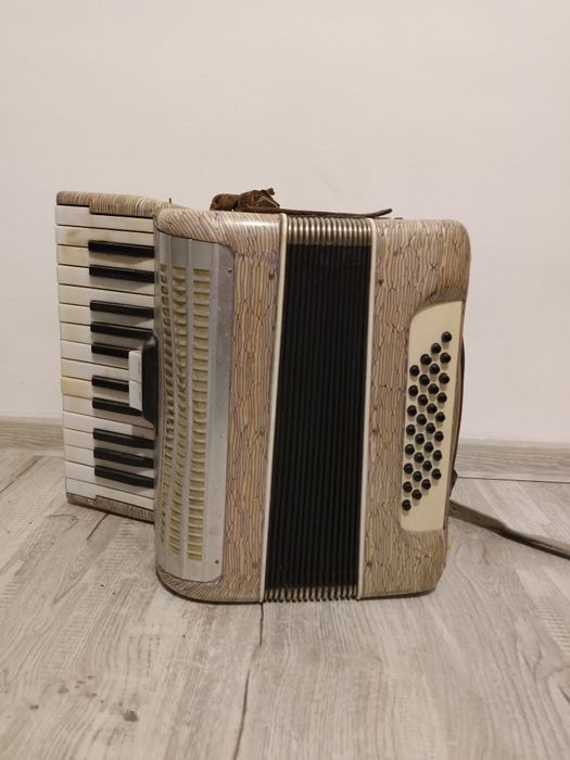 acordeon SERENAD de colectie