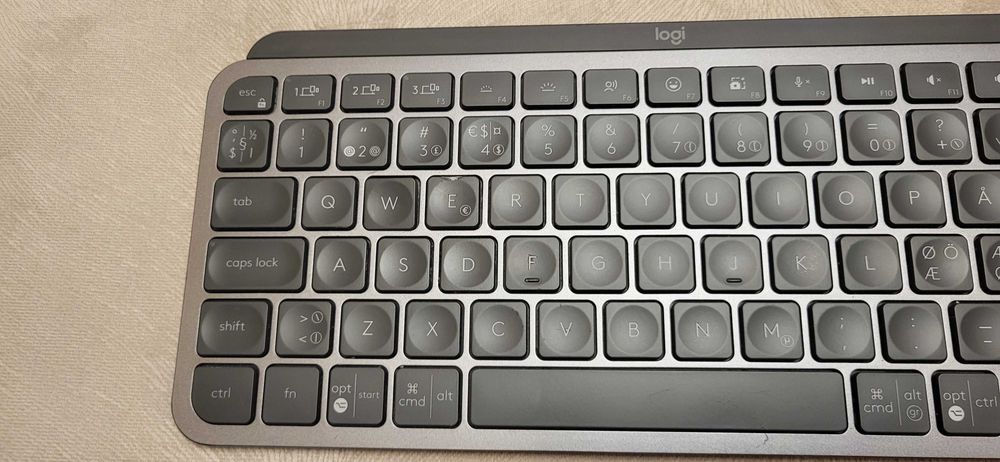logi MX Keys Mini  fuctonala 165 lei fara alte accesori