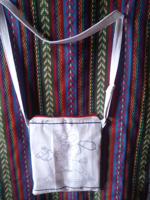 Traistute personalizate, lucrate manual (handmade)