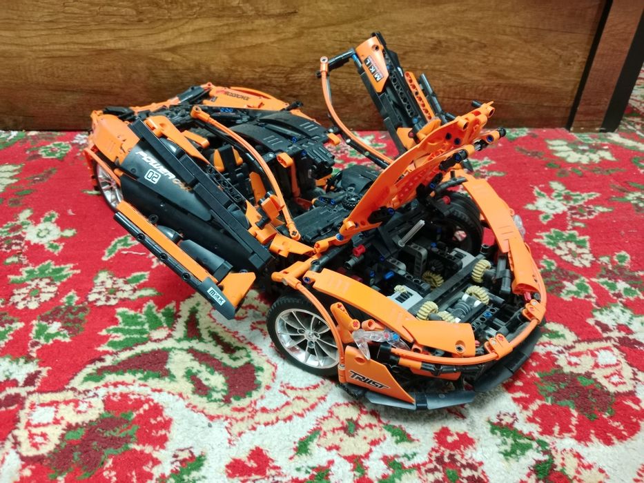 Срочно продаётся оригинальная Lego модель McLaren P1