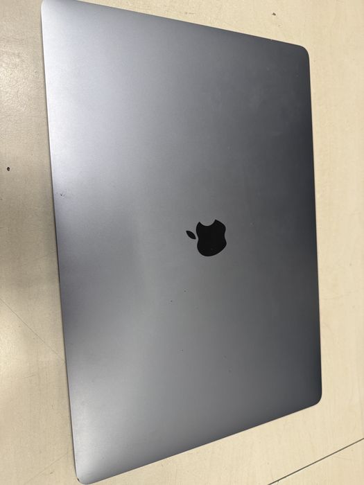 Macbook pro a2141 / 16 inch / I9 / 1tb
