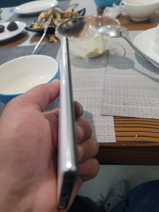 Samsung not 10 juda tiniq xolatda