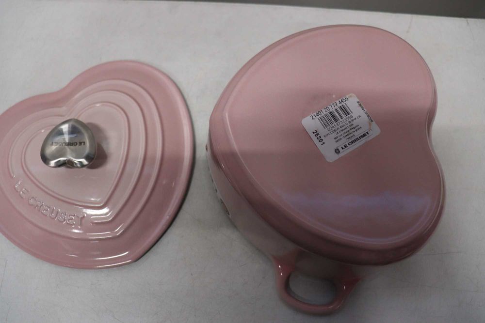 Чугунена тенджера във формата на сърце Le Creuset