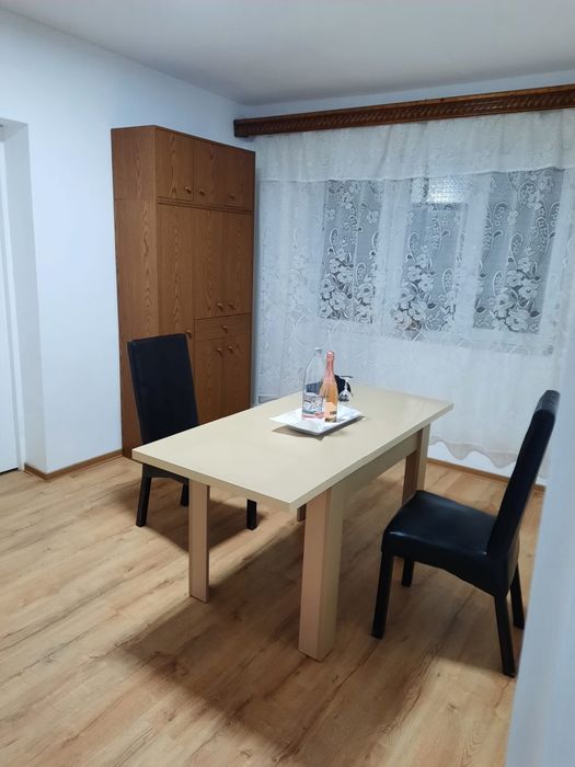 Închiriez Ap 3 camere