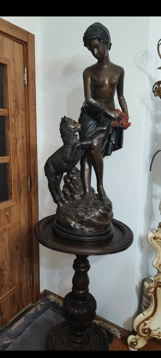 Бронзова статуя Франция