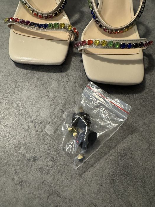 Сандали, включени токчета и кристали