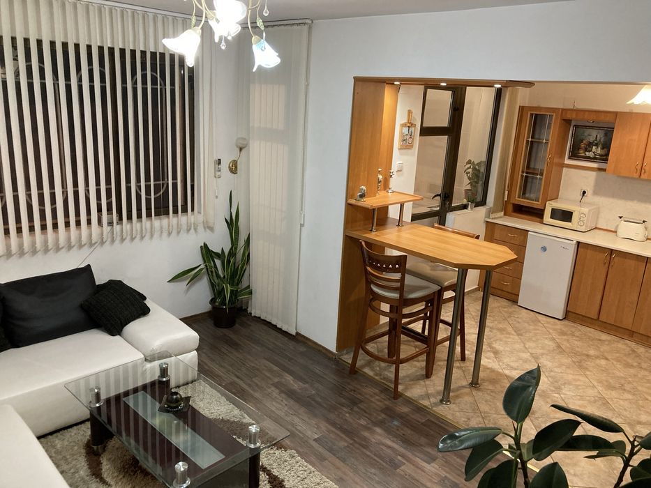 Дава се под наем Тристаен апартамент в Варна, Окръжна болница - 85 кв.м за 660 € - Снимка #1